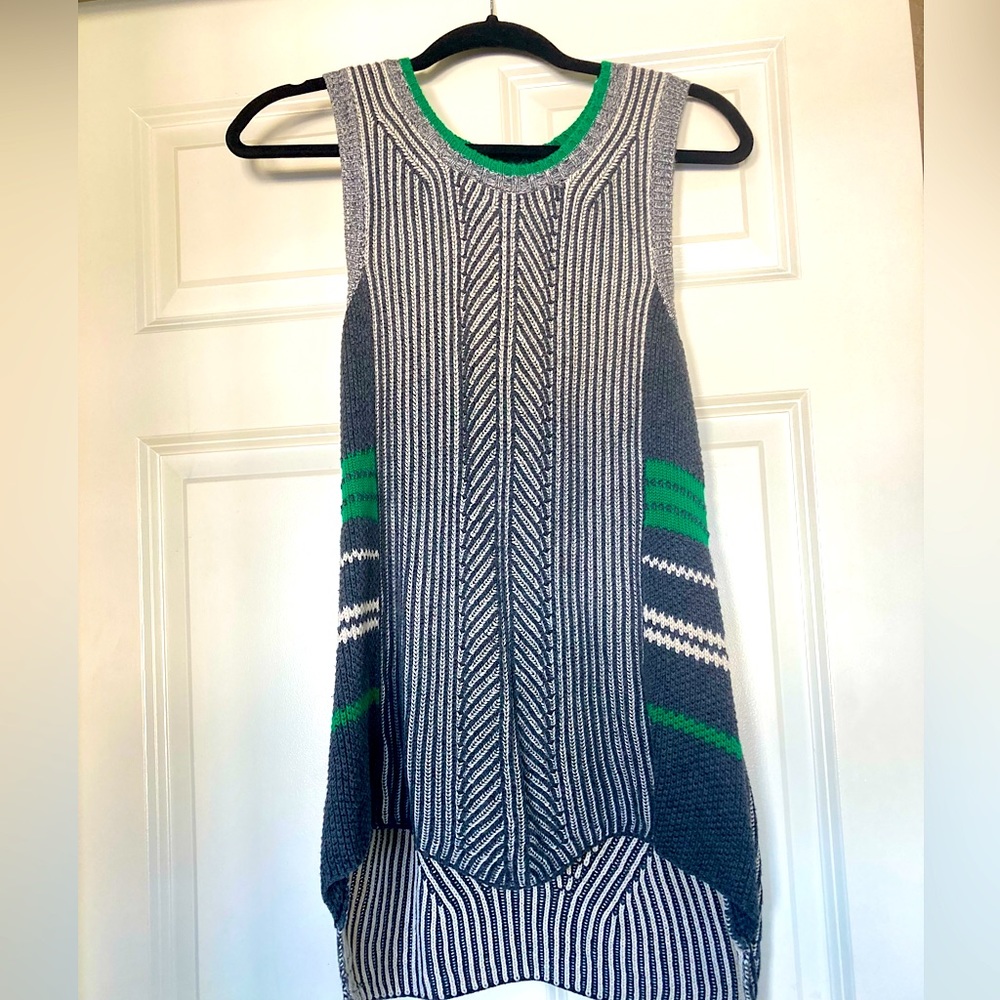 Like new. CAbi Trident. Vest
